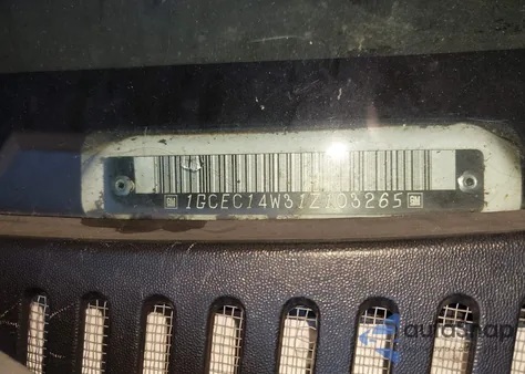 2001 Chevrolet Silverado 1500 z USA, uszkodzony, nr VIN 1GCEC14W31Z103265